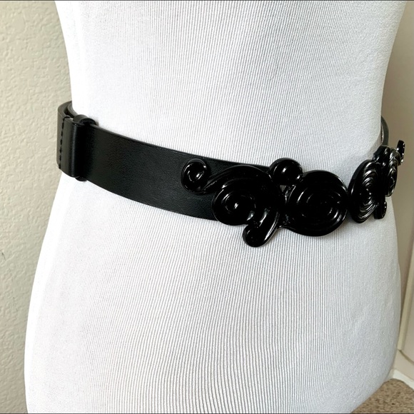 Chico’s Black Leather Adjustable Belt with Black Enamel Buckle, Sz M/L - Picture 3 of 5